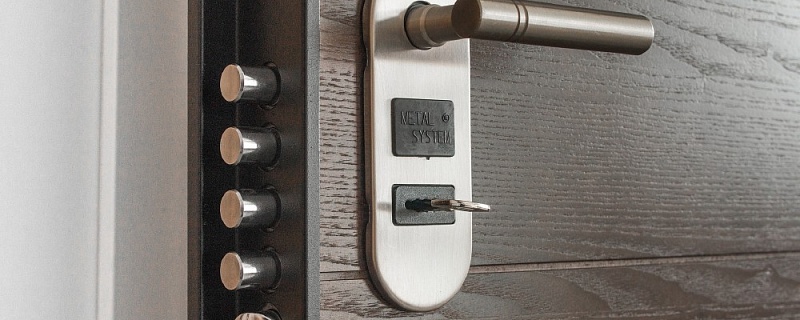 Установка межкомнатных дверей